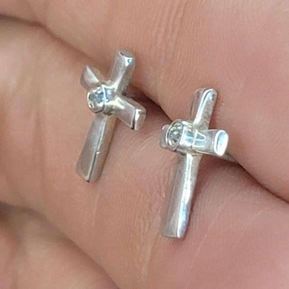 925 Sterling Silver Cross Stud Earrings - Picture 5 of 7